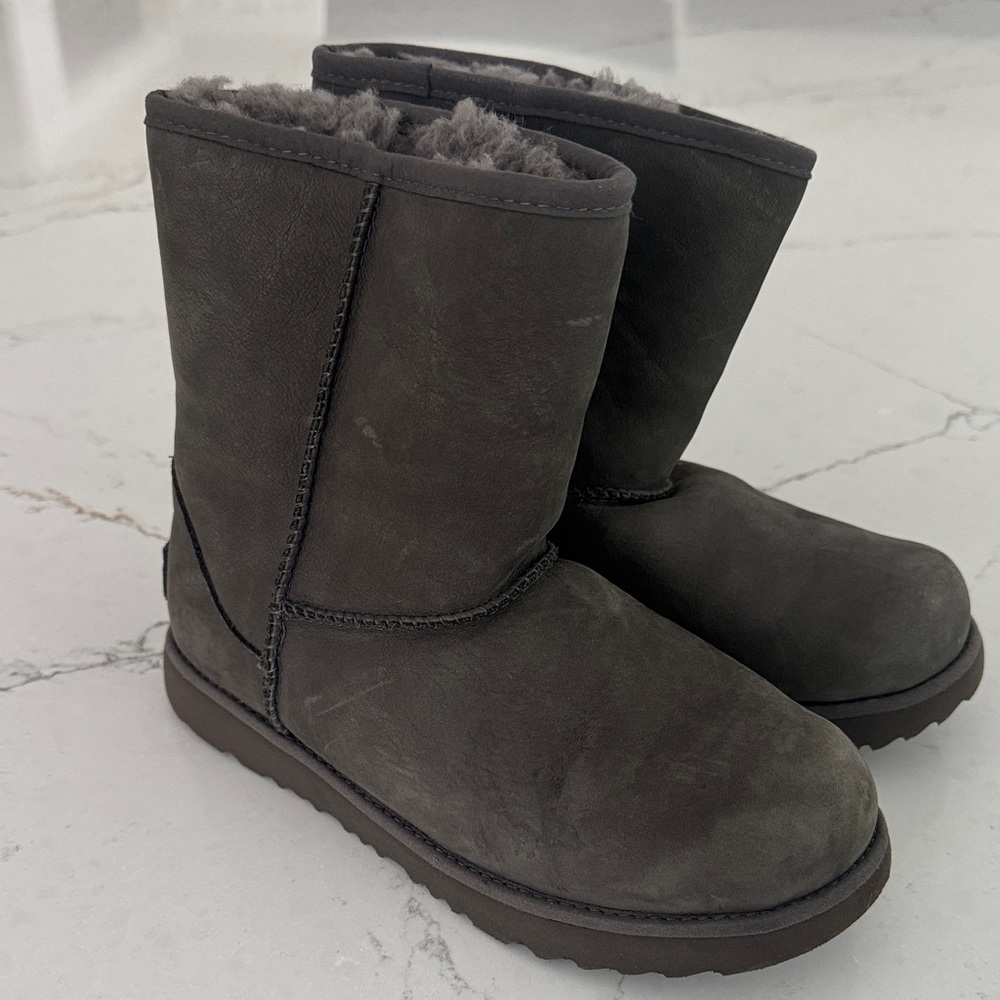 UGG Kids Boots in Charcoal